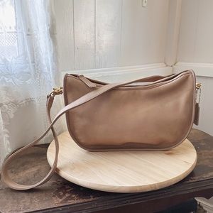 Vintage Coach Swinger Shoulder Bag In Beige Leather